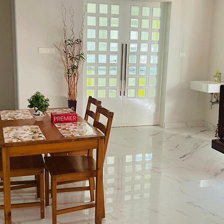 Rajamandiram 3Bhk Ac Apartment In Trivandrum Central トリバンドラム エクステリア 写真