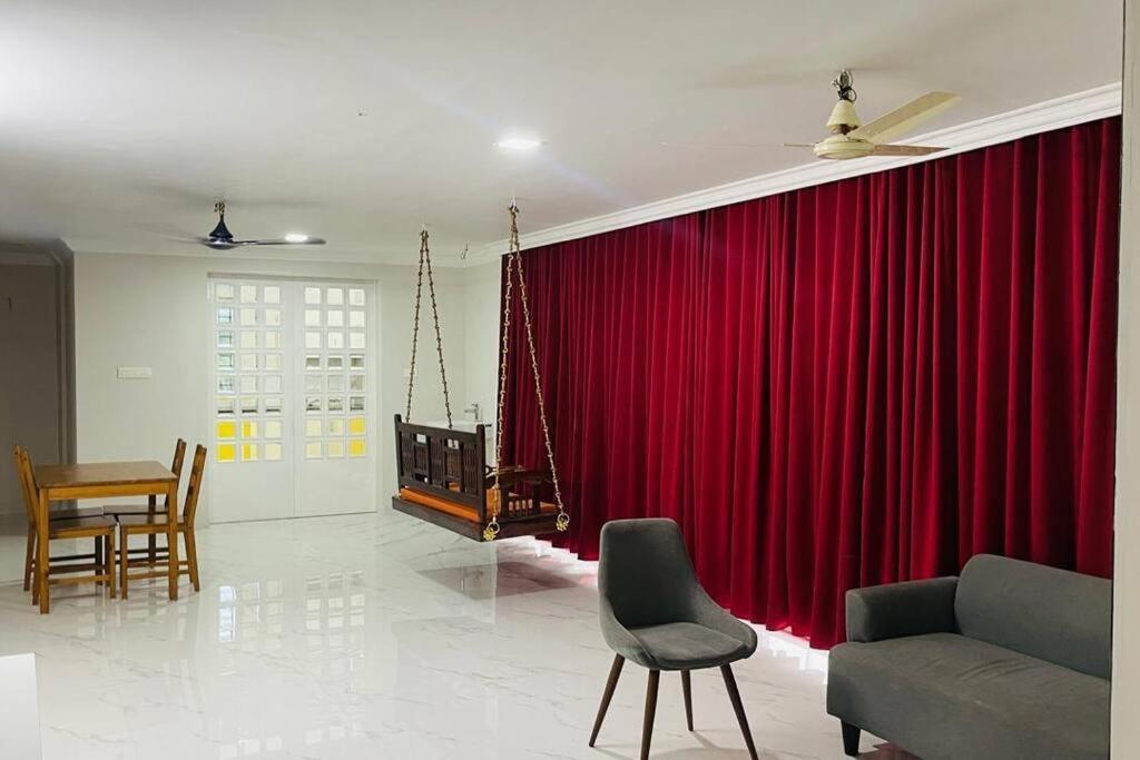 Rajamandiram 3Bhk Ac Apartment In Trivandrum Central トリバンドラム エクステリア 写真