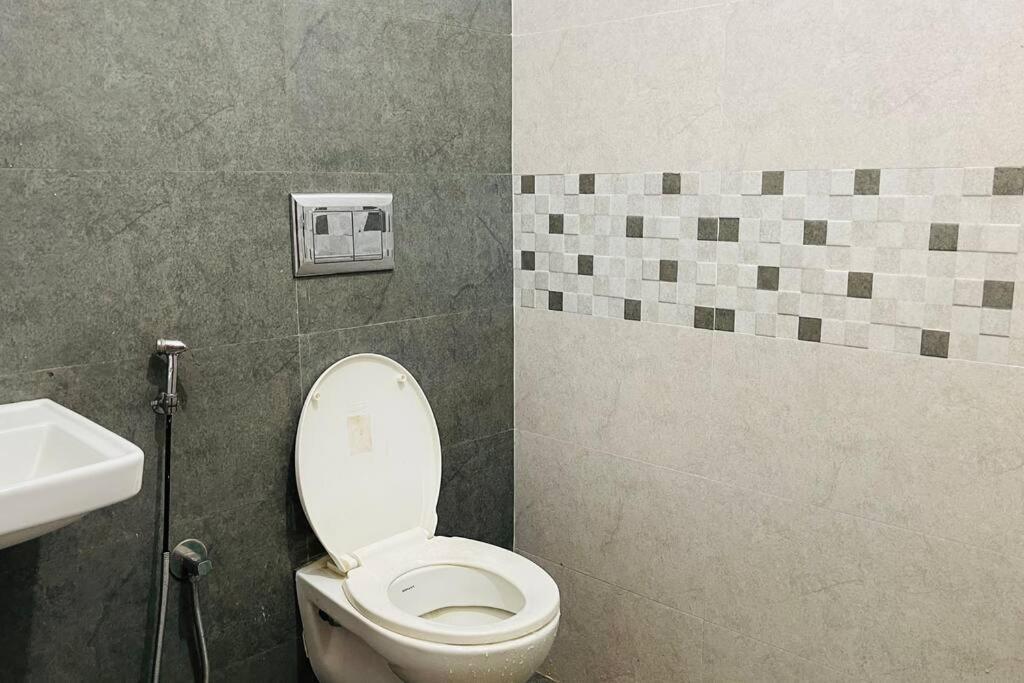 Rajamandiram 3Bhk Ac Apartment In Trivandrum Central トリバンドラム エクステリア 写真